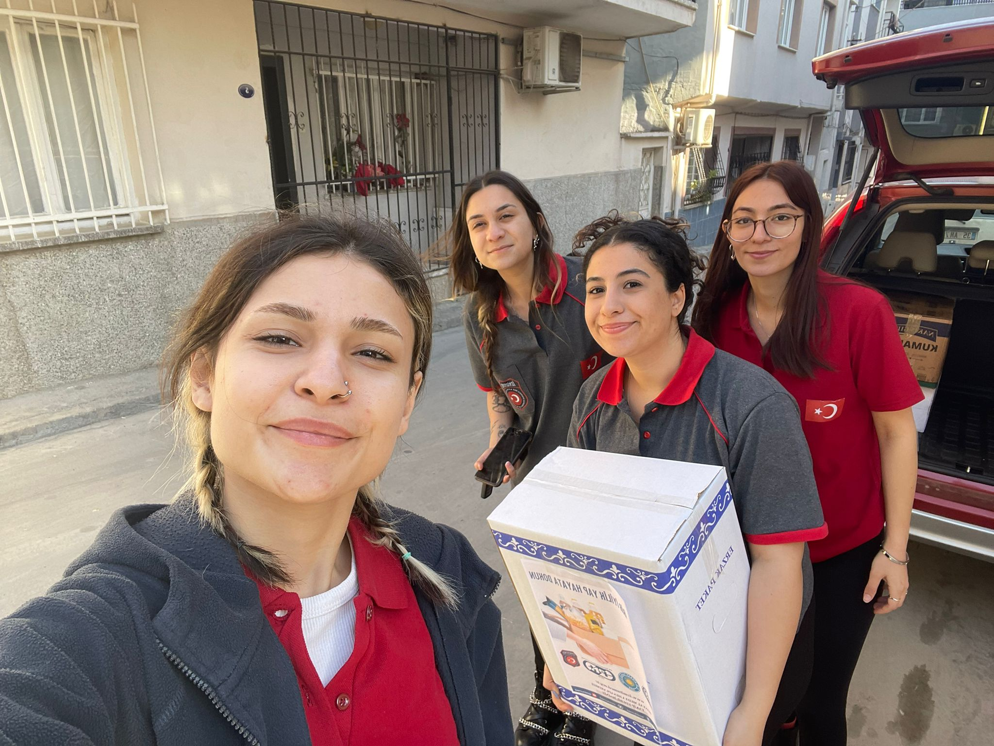 Derneğimiz Koordinesinde Ege Üniversitesi Öğrencileri Sosyal Sorumluluk projemize katıldı.